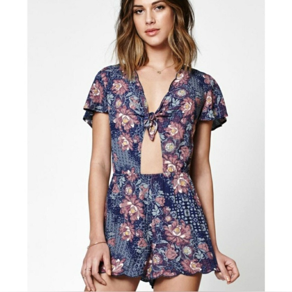 Kendall + Kylie Floral Tie Front Romper. Size XS.